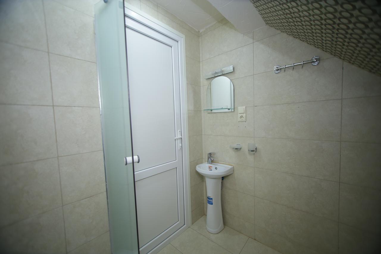 Four Rooms Tbilisi Esterno foto